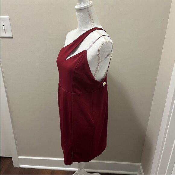 Lulu’s one shoulder dress - Picture 4 of 11